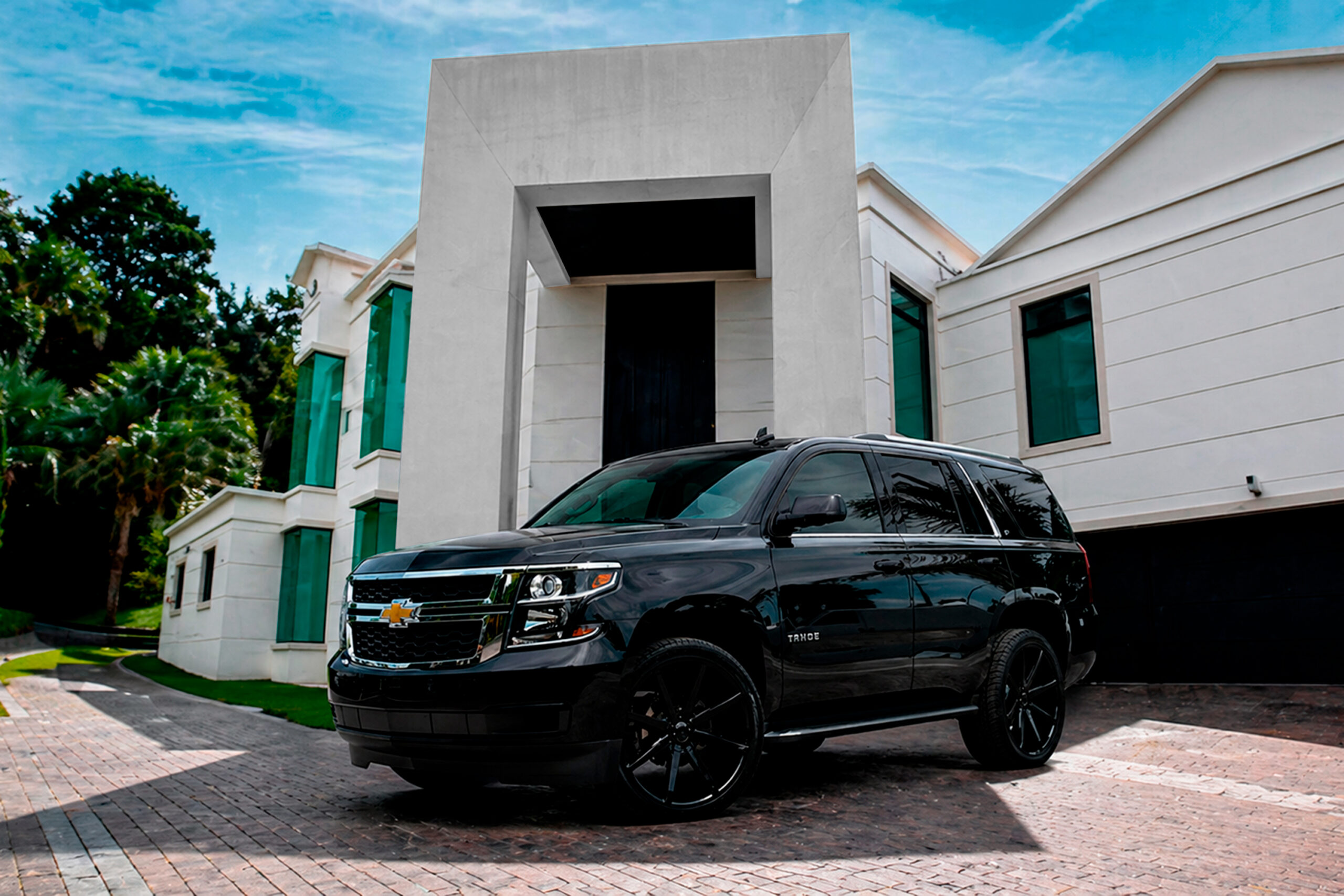 Black Chevrolet Tahoe.png2